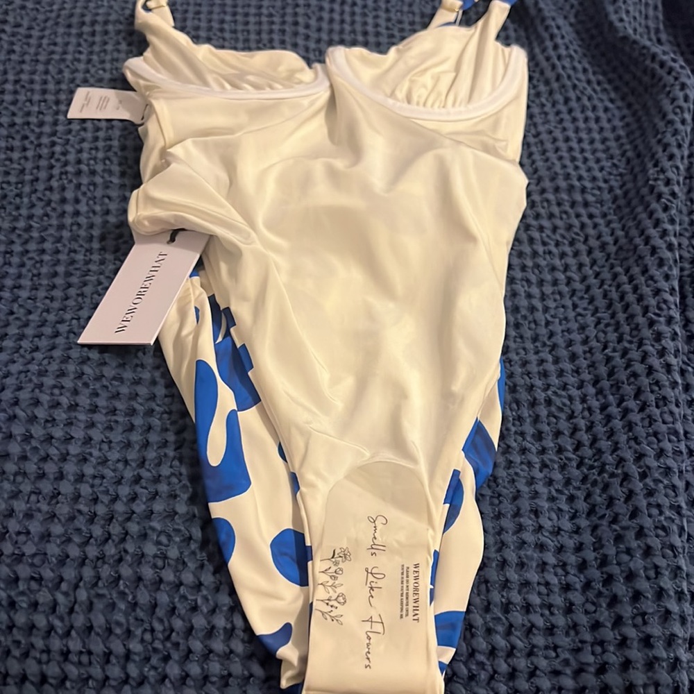 DANIELLE ONE PIECE ❤️ - Picture 5 of 5
